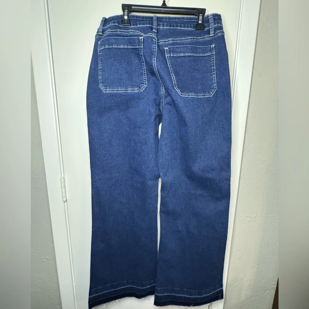 NWT - Dark Blue Wide Leg Women's Jeans with Dostressed Hem - Picture 3 of 7